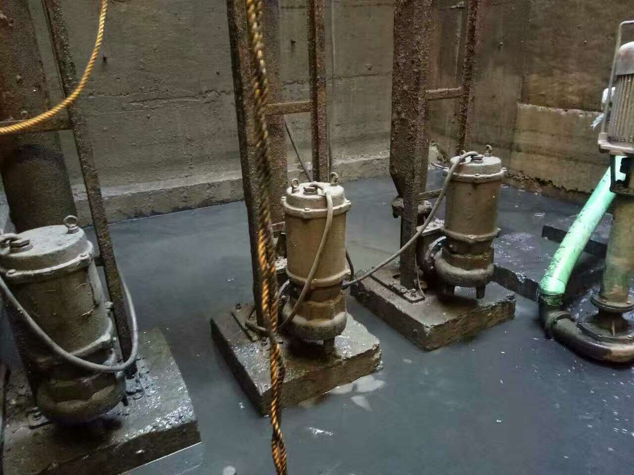 寻乌污水池清理